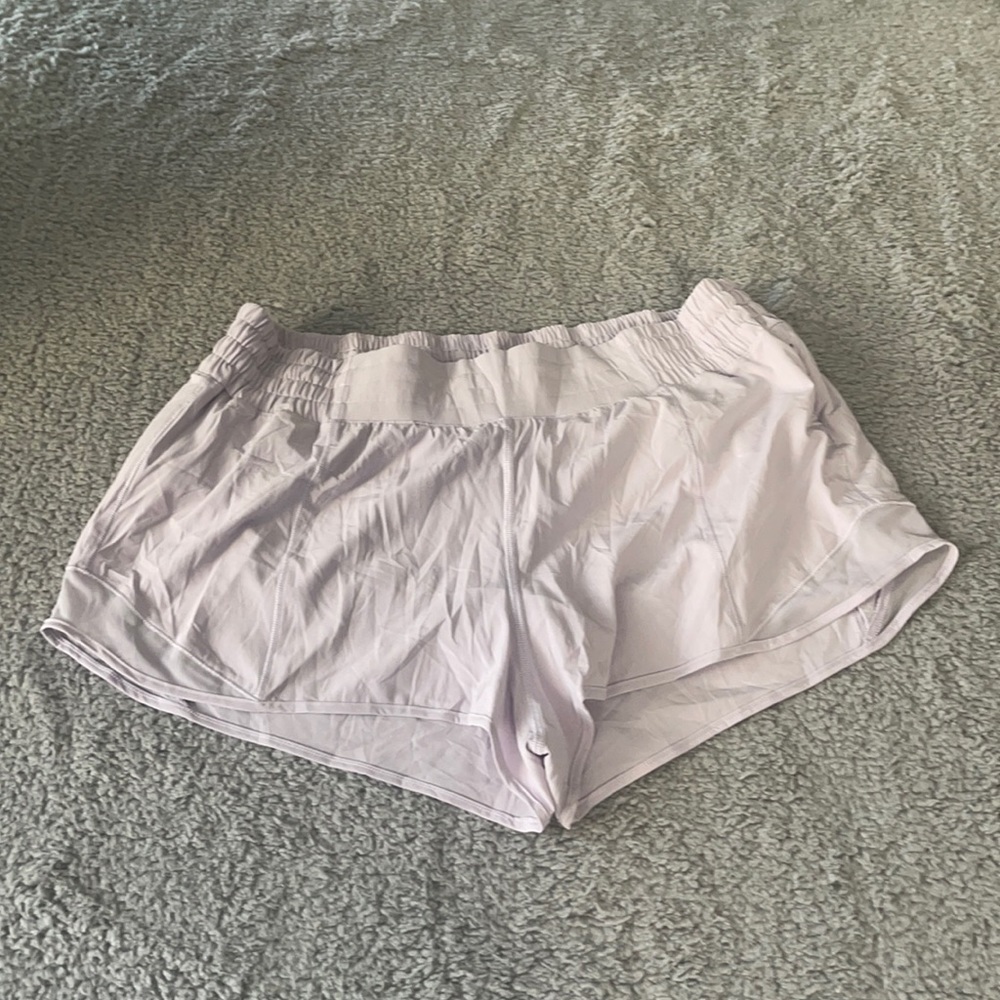 Lululemon Hotty Hot Short II *2.5"
Faint Lavender size 12 Reg/Summer Short